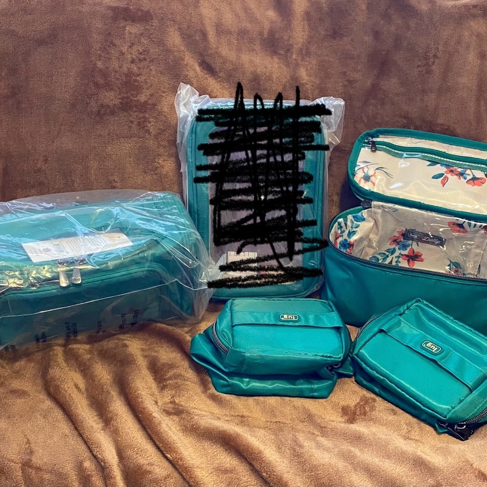 NWT Lug Kelly Green Cosmetic Organizer set
